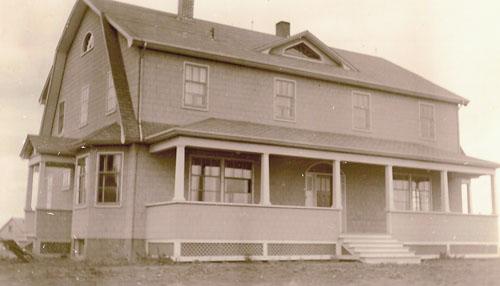 The presbytery after its construction (1941-1942); Valmond Léger Collection