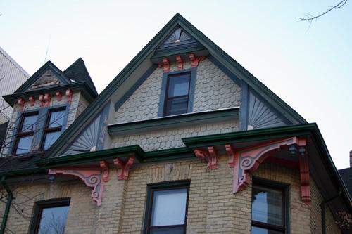 Roof and wall detail of the Edmonton Street Duplex, Winnipeg, 2006; Historic Resources Branch, Manitoba Culture, Heritage, Tourism and Sport, 2006