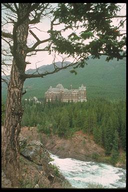 Distant view of the Banff Springs Hotel.; Parks Canada Agency/ Agence Parcs Canada