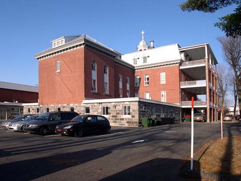 Pensionnat de Drummondville; Fondation du patrimoine religieux du Québec, 2003