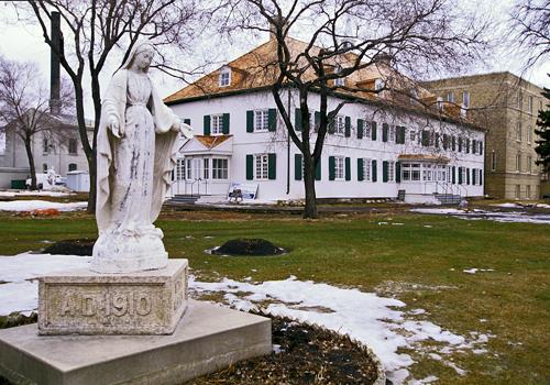 General view of Grey Nuns' Convent, showing elements of the site which speak to its status as the oldest convent and the first female mission house  in the Canadian West.; Parks Canada Agency / Agence Parcs Canada.