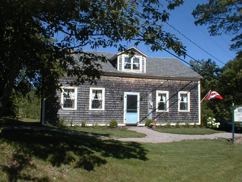 Carter House, built in 1810, is part of the Kingston Historic District; PNB