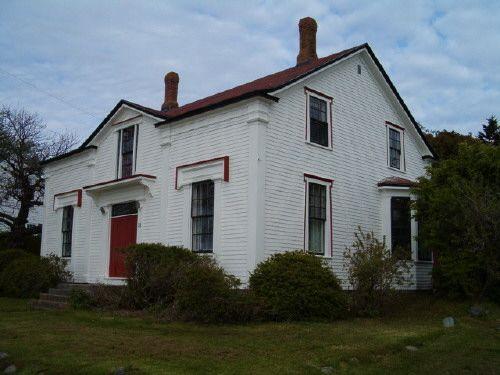 Front and west elevation, Jacob Locke Homestead, Lockeport, 2004.; Heritage Division, NS Dept. of Tourism, Culture and Heritage, 2004.