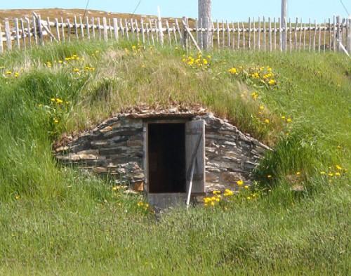 Exterior front view of George Pearce Root Cellar, Maberly, Elliston, NL, 2006/06/16; L Maynard, HFNL, 2007