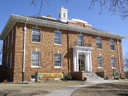 Front facade of the Gravelbourg Court House, 2004.; Government of Saskatchewan, Bernie Flaman, 2004.