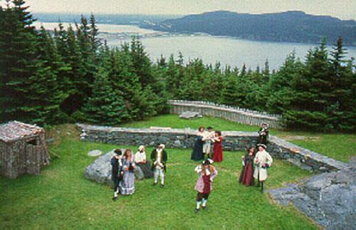 General view of Castle Hill showing the remnants of the wall in their location.; Parks Canada Agency / Agence Parcs Canada, n.d.