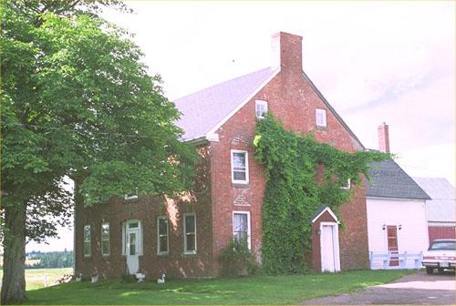 Corner view of Chapman House, 1980.; Parks Canada Agency / Agence Parcs Canada, 1980.