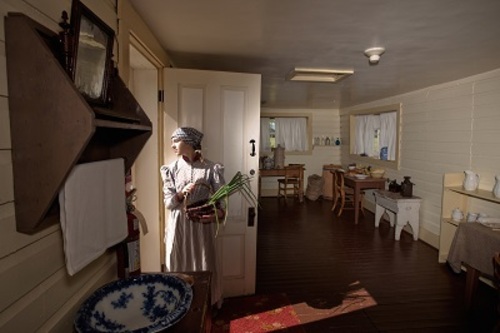 Inside the Commanding Officer's house; Parks Canada | Parcs Canada