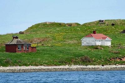 General view of Georges Island, featuring an evolved cultural landscape with its surviving remnants of 18th, 19th and 20th-century military activity, 2007.; Georges Island, Geordie Lounsbury, 2007.