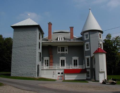 General view showing its four-storey, rectangular massing.; Parks Canada Agency / Agence Parcs Canada