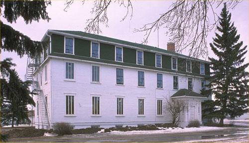 General view of the Old Government House/ Saint-Charles Scholasticate National Historic Site of Canada, showing the building before the fire in 2003, 1989.; Parks Canada Agency / Agence Parcs Canada, 1989.