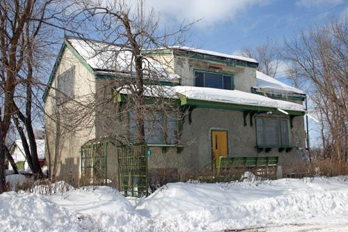 Contextual view, from the southeast, of the Residence section of the Elma Pool Hall and Residence, Elma, 2007; Historic Resources Branch, Manitoba Culture, Heritage and Tourism, 2007