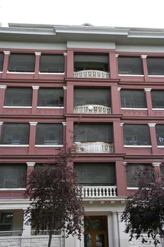 Wall detail of the Warwick Apartments, Winnipeg, 2006; Historic Resources Branch, Manitoba Culture, Heritage, Tourism and Sport, 2006