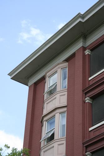 Corner detail of the Warwick Apartments, Winnipeg, 2006; Historic Resources Branch, Manitoba Culture, Heritage, Tourism and Sport, 2006