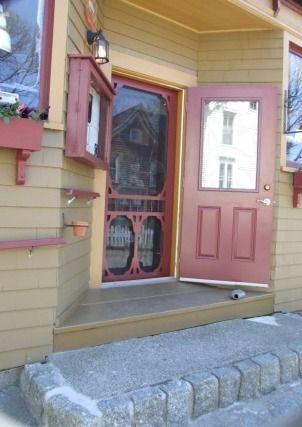Front entrance, Charlotte Lane Café, Shelburne, Nova Scotia, 2007.
; Heritage Division, NS Dept of Tourism, Culture and Heritage, 2007