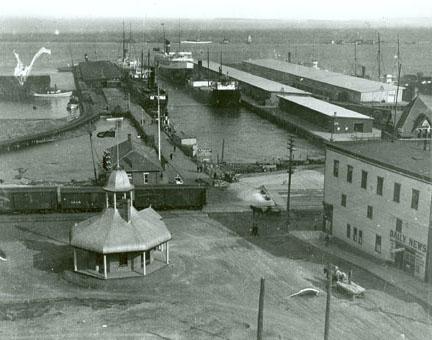 General view of Thunder Bay Tourist Pagoda, circa 1909.; Librairy and Archives Canada/Bibliothèque et Archives Canada, PA21347, ca. 1909