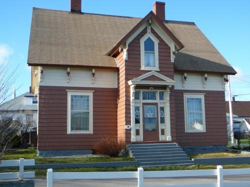 Image of front facade, Buffett House, Grand Bank, NL.; HFNL 2007