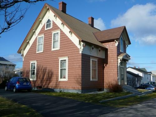 Image of side facade, Buffett House, Grand Bank, NL.; HFNL 2007