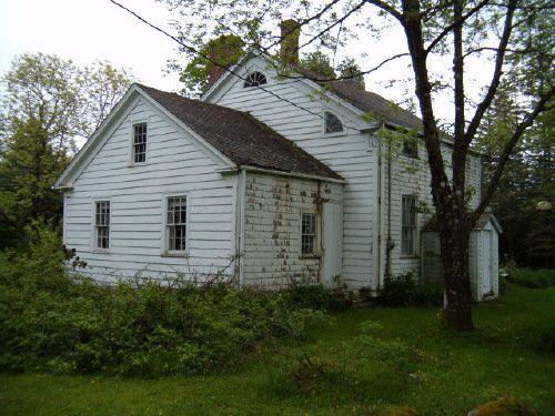 Rear and north elevation, Doane House, Coffinscroft, Nova Scotia, 2004.
; Heritage Division, NS Dept. of Tourism, Culture and Heritage, 2004.