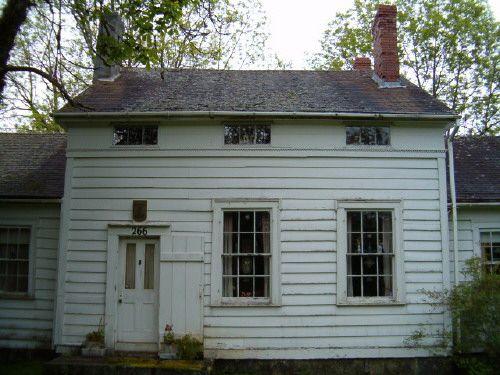 Front elevation, central bays, Doane House, Coffinscroft, Nova Scotia, 2004.; Heritage Division, NS Dept. of Tourism, Culture and Heritage, 2004.