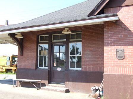Front entrance, Hantsport Railway Station, Hantsport, Nova Scotia, 2007.
; Heritage Division, NS Dept. of Tourism, Culture and Heritage, 2007.