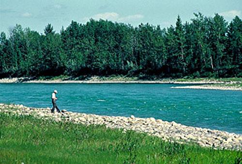 General view of Rocky Mountain House emphasizing its location adjacent to Brierly Rapids on the North Saskatchewan River, 1982.; Parks Canada Agency / Agence Parcs Canada, F. Cattroll, 1982.