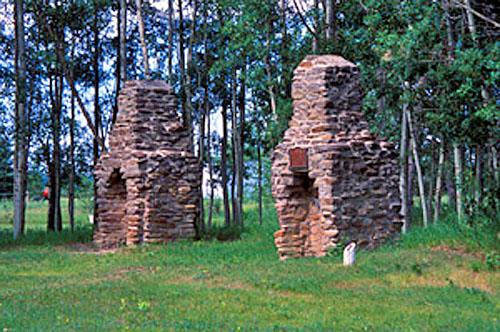 Detail view of the Rocky Mountain House chimneys showing archaeological remains of the four post sites, 2002.; Parks Canada Agency / Agence Parcs Canada, K. Dahlin, 2002.