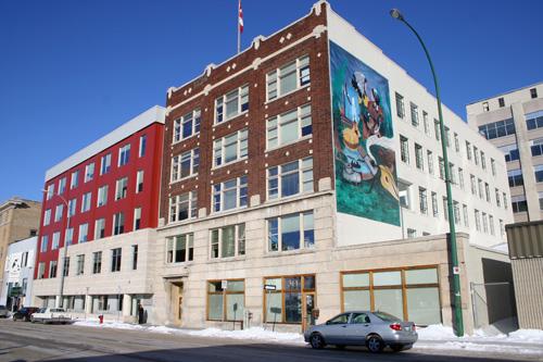 Contextual view, from the southwest, of the New Hargrave Building, Winnipeg, 2007; Historic Resources Branch, Manitoba Culture, Heritage, Tourism and Sport, 2007
