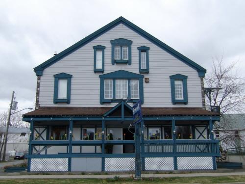 This photograph shows the front façade of the building, 2007; Town of St. Andrews