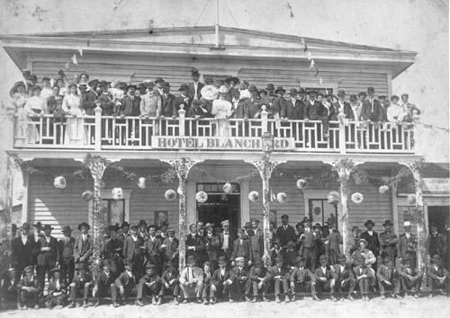 This photo, taken circa 1905, shows the hotel when it had only two storeys.; Fidèle Thériault Collection