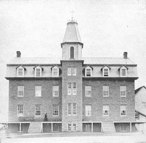 Collège de Caraquet after its construction in 1894.; Fidèle Thériault Collection