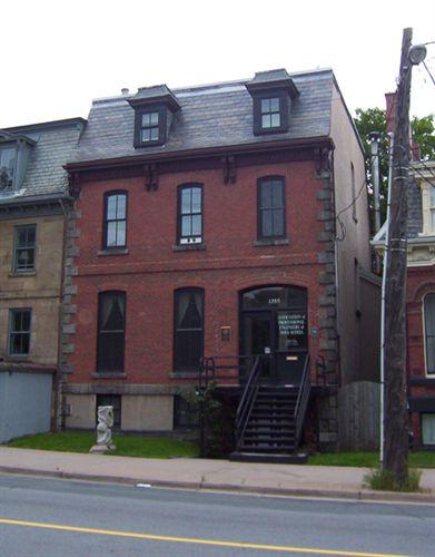 Side elevation, St. Matthew’s Manse, Halifax, NS, 2007; Heritage Division, NS Dept. of Tourism, Culture and Heritage, 2007