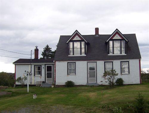 Front elevation, 782 East Chezzetcook Road, Halifax, NS, 2007; Heritage Division, NS Dept. of Tourism, Culture and Heritage, 2007