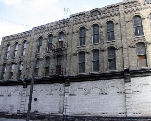 South elevation of the Bathgate Block, Winnipeg, 2007; Historic Resources Branch, Manitoba Culture, Heritage, Tourism and Sport, 2007