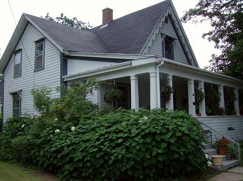 Side elevation, 17 Park Street, Bridgetown, NS, 2007.; Heritage Division, NS Dept. of Tourism, Culture and Heritage, 2007.