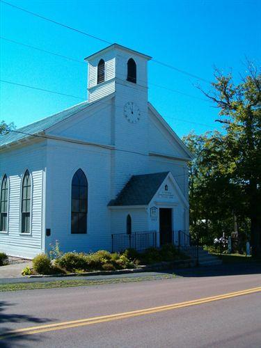 Front elevation, St. Matthew's Presbyterian Church, Wallace, Nova Scotia, 2005.
; Heritage Division, NS Dept. of Tourism, Culture and Heritage, 2005.