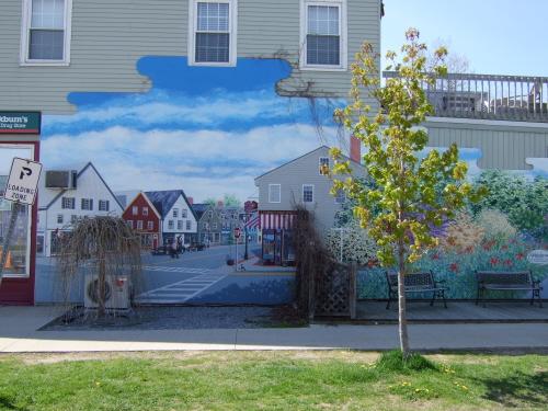 This photograph shows the mural that was painted on the King Street facade, 2007; Town of St. Andrews