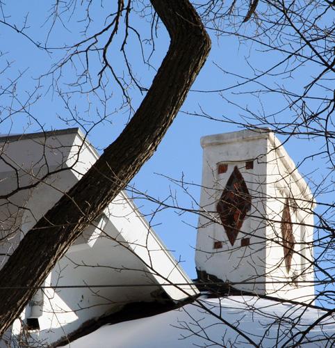 Chimney detail of the Lilly Apartments, Winnipeg, 2007; Historic Resources Branch, Manitoba Culture, Heritage, Tourism and Sport, 2007