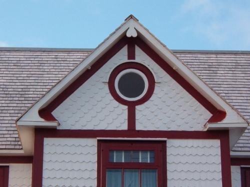 Detail of Brett House front tower gable, Joe Batt's Arm, 2006/11; L Maynard, HFNL, 2007