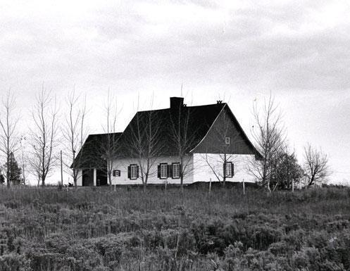 Pierre Lahoud, Maison Savard : dossier préliminaire. Québec, Ministère des Affaires Culturelles, 1976.; Ministère de la Culture, des Communications et de la Condition féminine, Pierre Lahoud, 1976