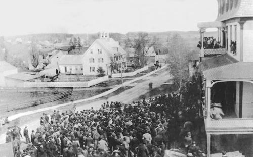 On his electoral tour in New Brunswick, Sir Wilfrid Laurier was welcomed by a crowd of people gathered in front of the Royal Hotel on May 30, 1896. ; Madawaska Historical Society