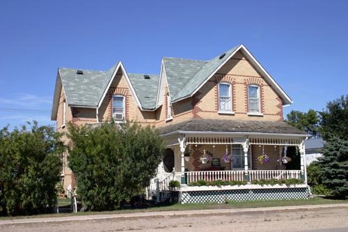 Primary elevations, from the southwest, of the Berry House, Reston, 2007; Historic Resources Branch, Manitoba Culture, Heritage and Tourism, 2007