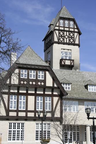 Detail view, from the south, of the Assiniboine Park Pavilion, Winnipeg, 2006; Historic Resources Branch, Manitoba Culture, Heritage, Tourism and Sport, 2006