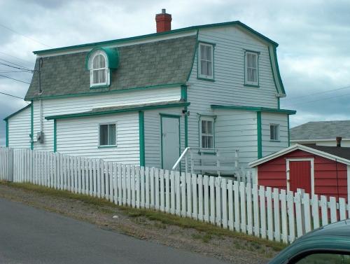 View of side and rear facades, William Pardy House, Bonavista. Photo taken 2007.; HFNL 2007