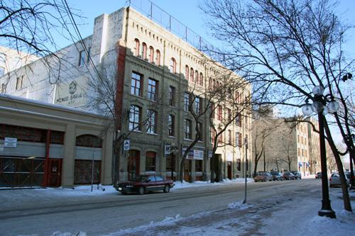 Primary elevation, from the southwest, of the MacKenzie Block (the four-bay section on the left-hand side of the complex, adjoining the Swiss Building), Winnipeg, 2007; Historic Resources Branch, Manitoba Culture, Heritage, Tourism and Sport, 2007