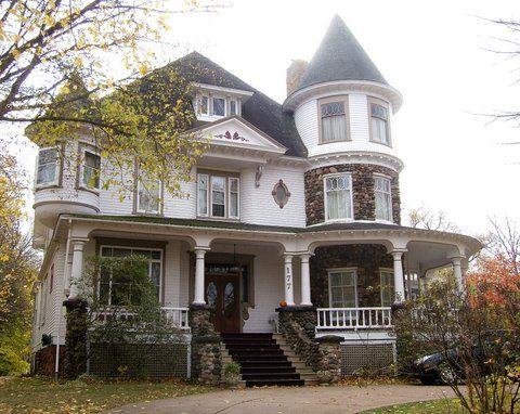 Front elevation, 177 Victoria Street East, Amherst, NS, 2007.; Heritage Division, NS Dept of Tourism, Culture and Heritage, 2007