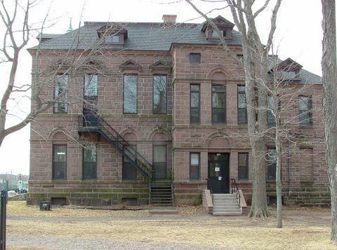Side elevation, 54 Victoria Street East, Amherst, NS, 2007.; Heritage Division, NS Dept of Tourism, Culture and Heritage, 2007