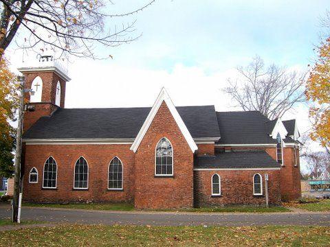Side elevation, 60 Victoria Street East, Amherst, NS, 2007.; Heritage Division, NS Sept of Tourism, Culture and Heritage, 2007