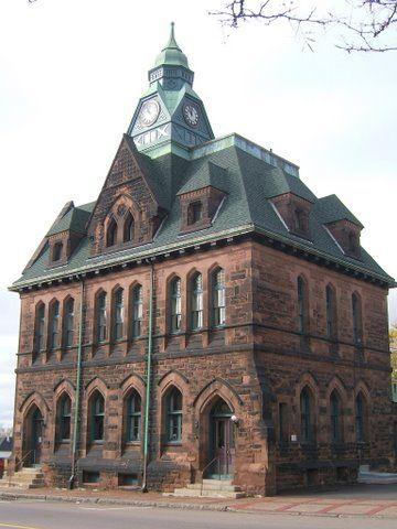 Front and side elevations, 50 Victoria Street East, Amherst, NS, 2007.; Heritage Division, NS Dept of Tourism, Culture and Heritage, 2007