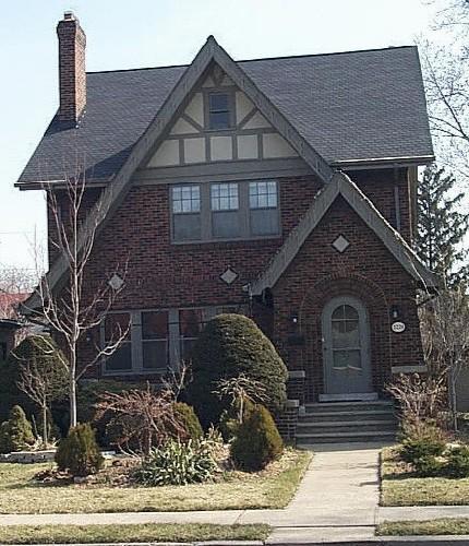 Exterior photograph of the Dr. Neil MacDonald House.; City of Windsor, Nancy Morand, 2001